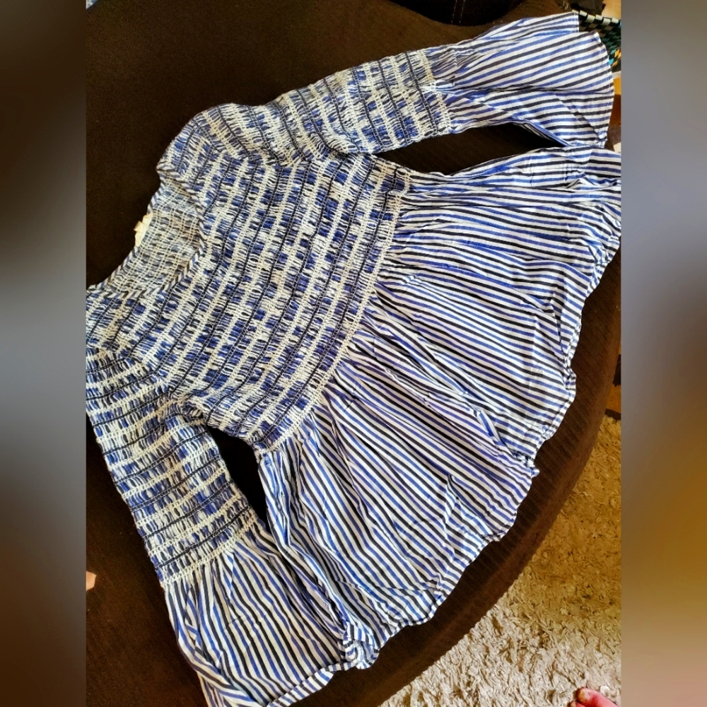 🦋 BELL SLEEVE TOP